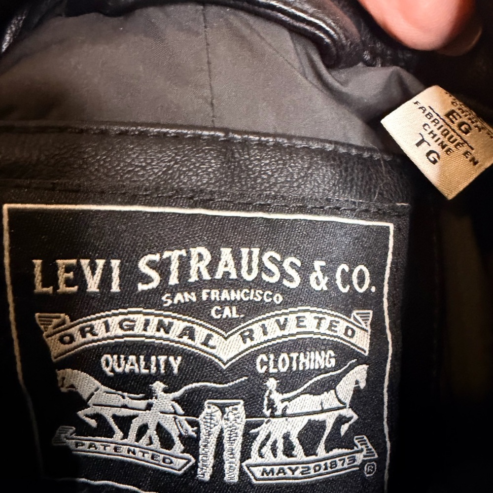 Levi's Black Leather Quilted Shoulder Jacket - Picture 3 of 5
